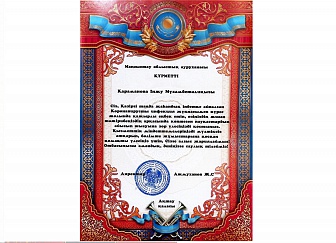 Ол иығында үлкен вибратормен қатты ағып кетті. Ол иығында үлкен вибратормен қатты ағып кетті.