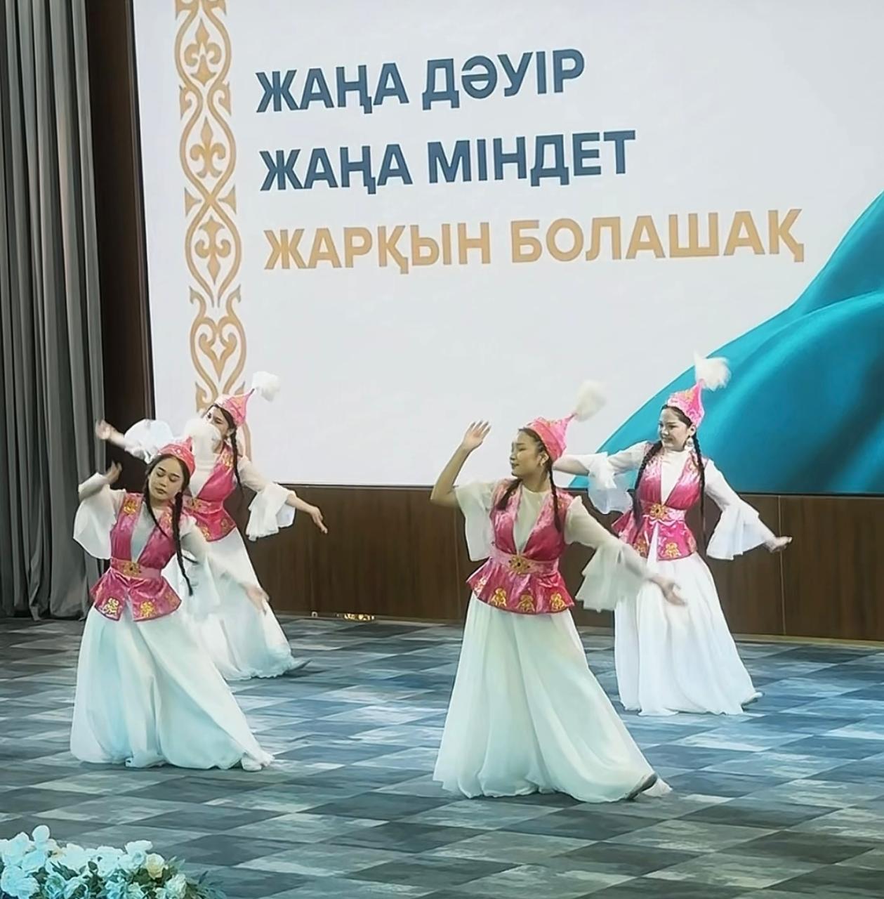 Төрегелді Шарманов атындағы Ұлттық медицина университетінде Республика күні атап өтілді.