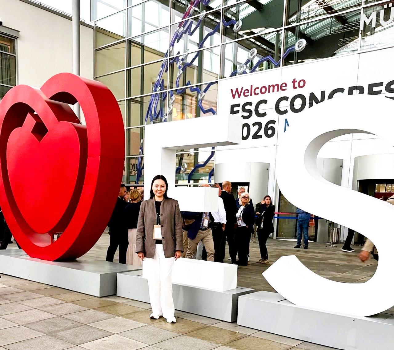 АстМУ докторанты ESC Congress 2026 алаңында EuroAsia бастамасын таныстырды