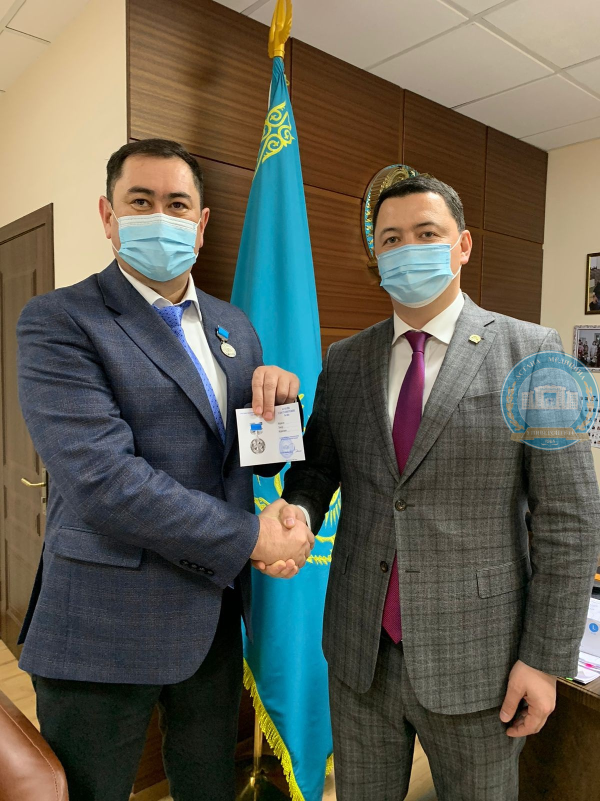 НАГРАЖДЕНИЕ НАГРУДНЫМ ЗНАКОМ «АСТАНА МЕДИЦИНА УНИВЕРСИТЕТІ»