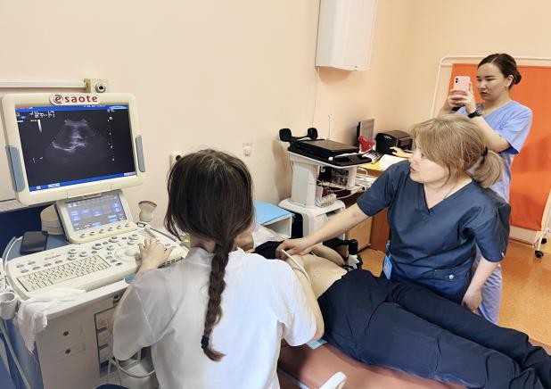 Акушерлік және гинекология бойынша Жазғы мектеп аяқталды