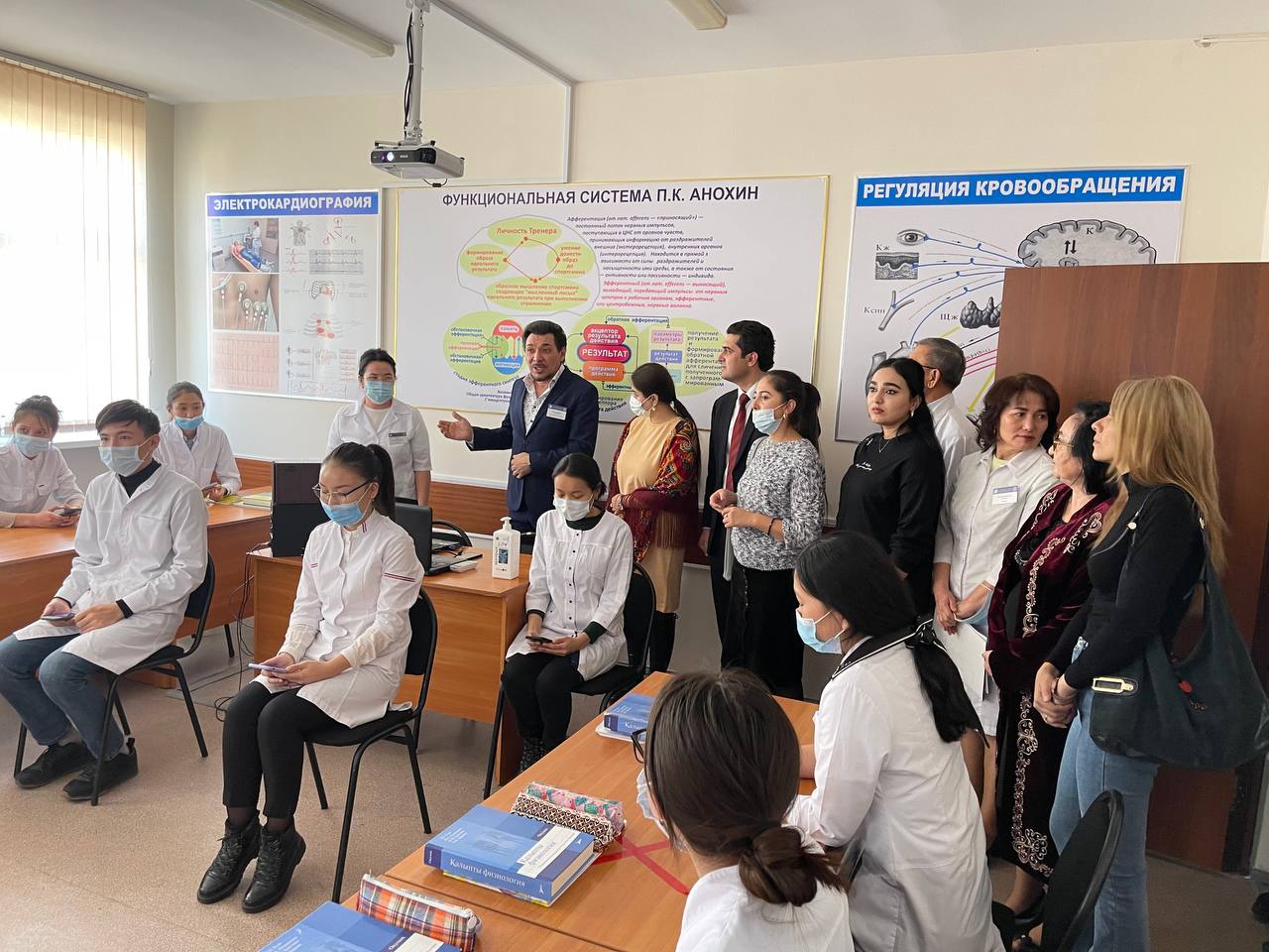 Абуали ибни Сино атындағы Тәжік медицина университетінің делегациясы қалыпты физиология кафедрасына келді