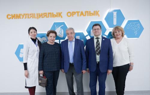 Медицинский университет Астана посетил доктор медицинских наук, профессор, заведующий кафедрой акушерства и гинекологии с курсом перинатологии Российского университета дружбы народов Виктор Радзинский