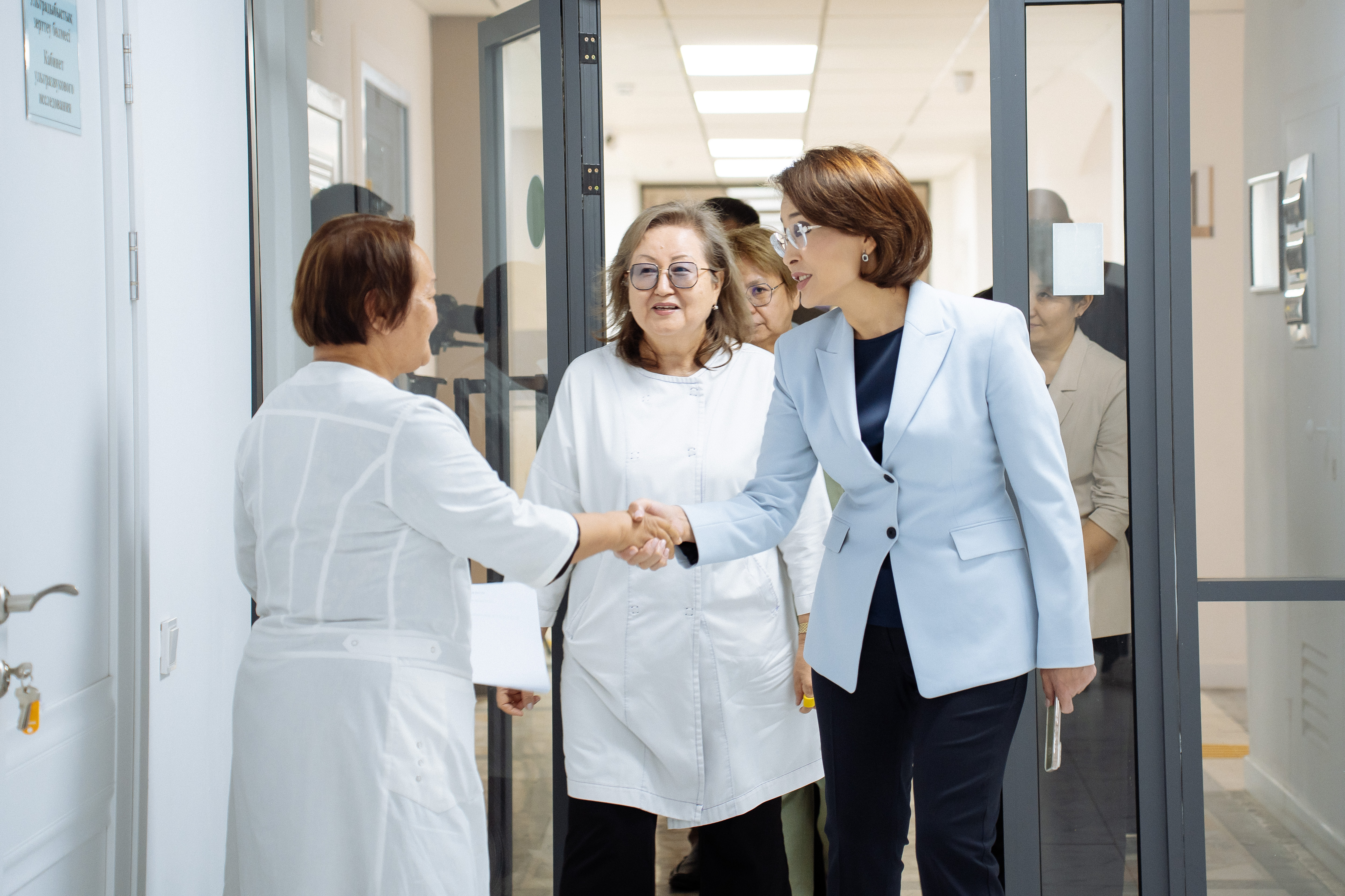 Ақмарал Әлназарова Астана медицина университетінің студенттерді қабылдауға дайындығымен танысты