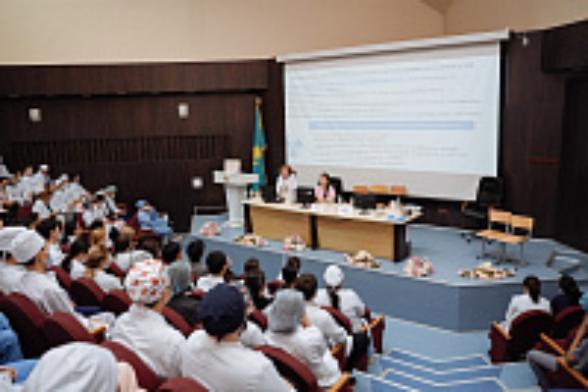 АстМУ-да болашақ дәрігерлерге вакцинация туралы ақпарат беруді үйрету мәселелері талқыланды