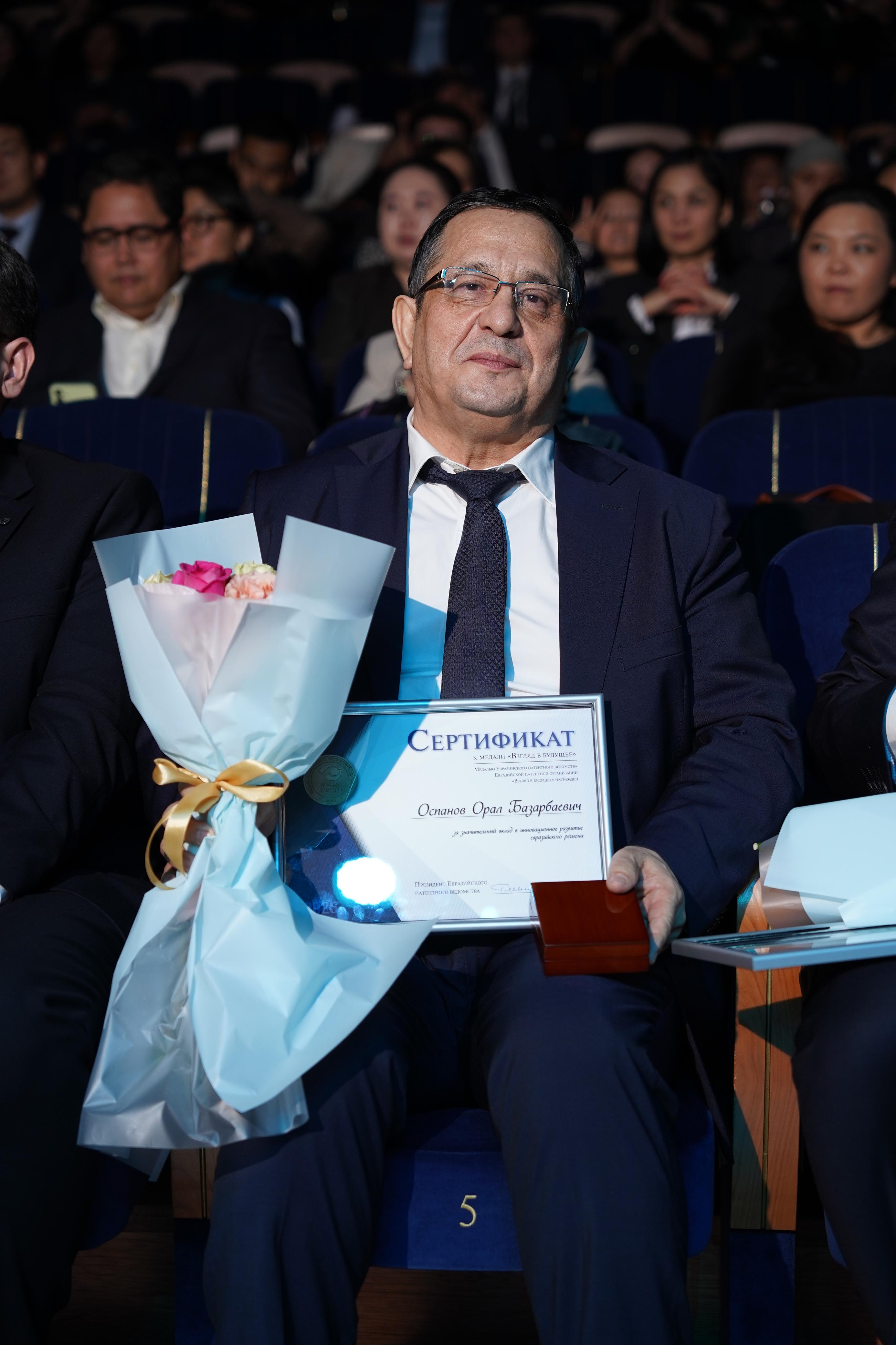 Астана медицина университетінің профессоры Орал Оспанов Еуразиялық патенттік ведомствоның медалімен марапатталды