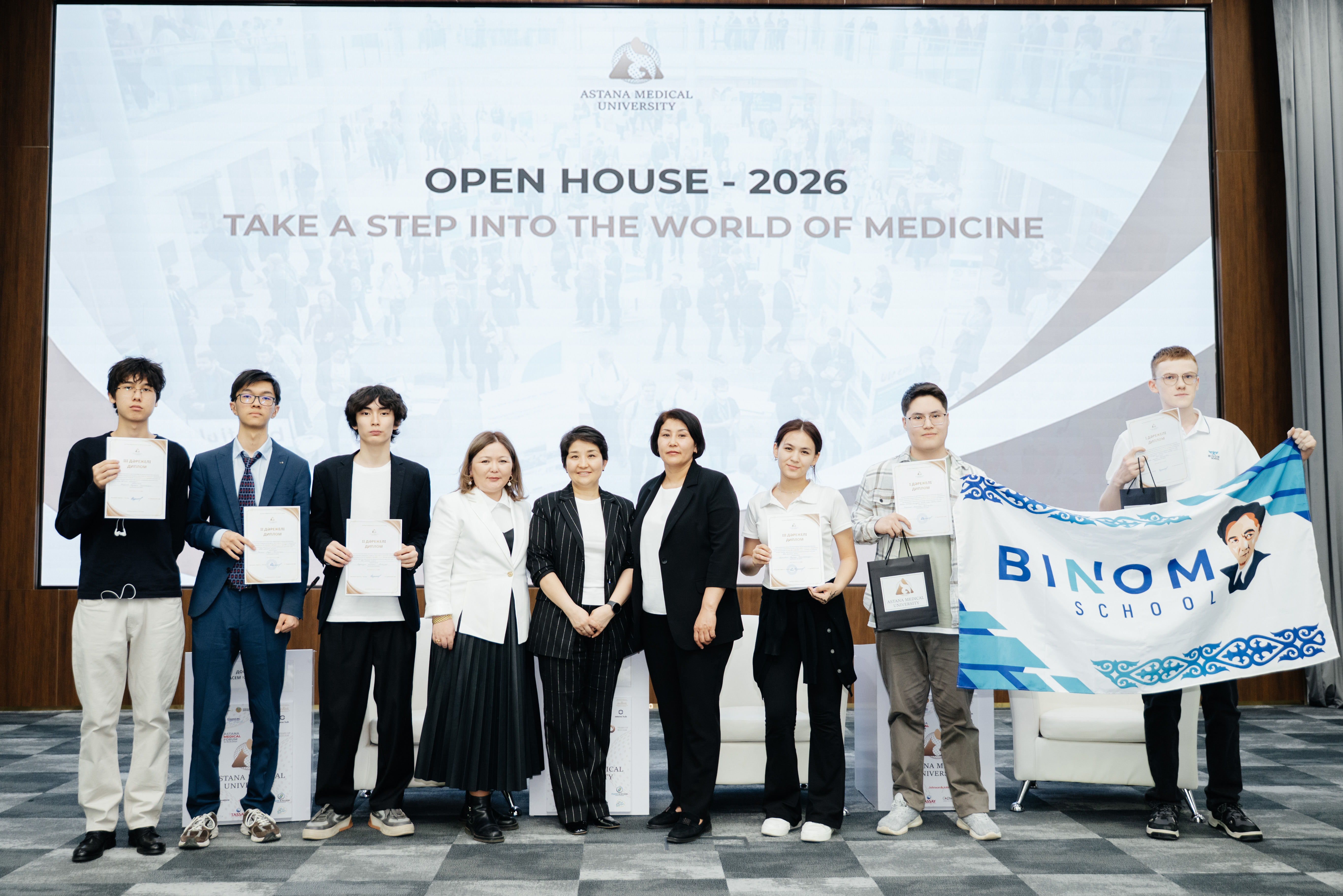 Болашақ талапкерлер Астана медицина университетіндегі Ашық есік күнінде оқу ордасымен танысты