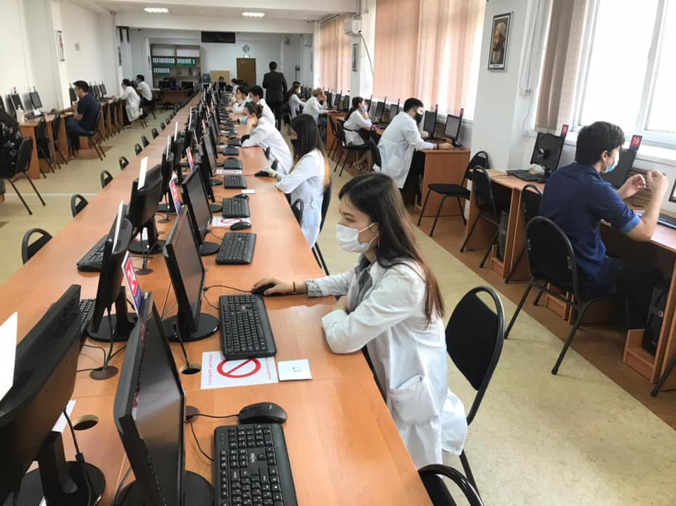 Ұлттық тәуелсіз емтихан орталығы АстМУ студенттерінің базалық пәндерден білімін бағалайды