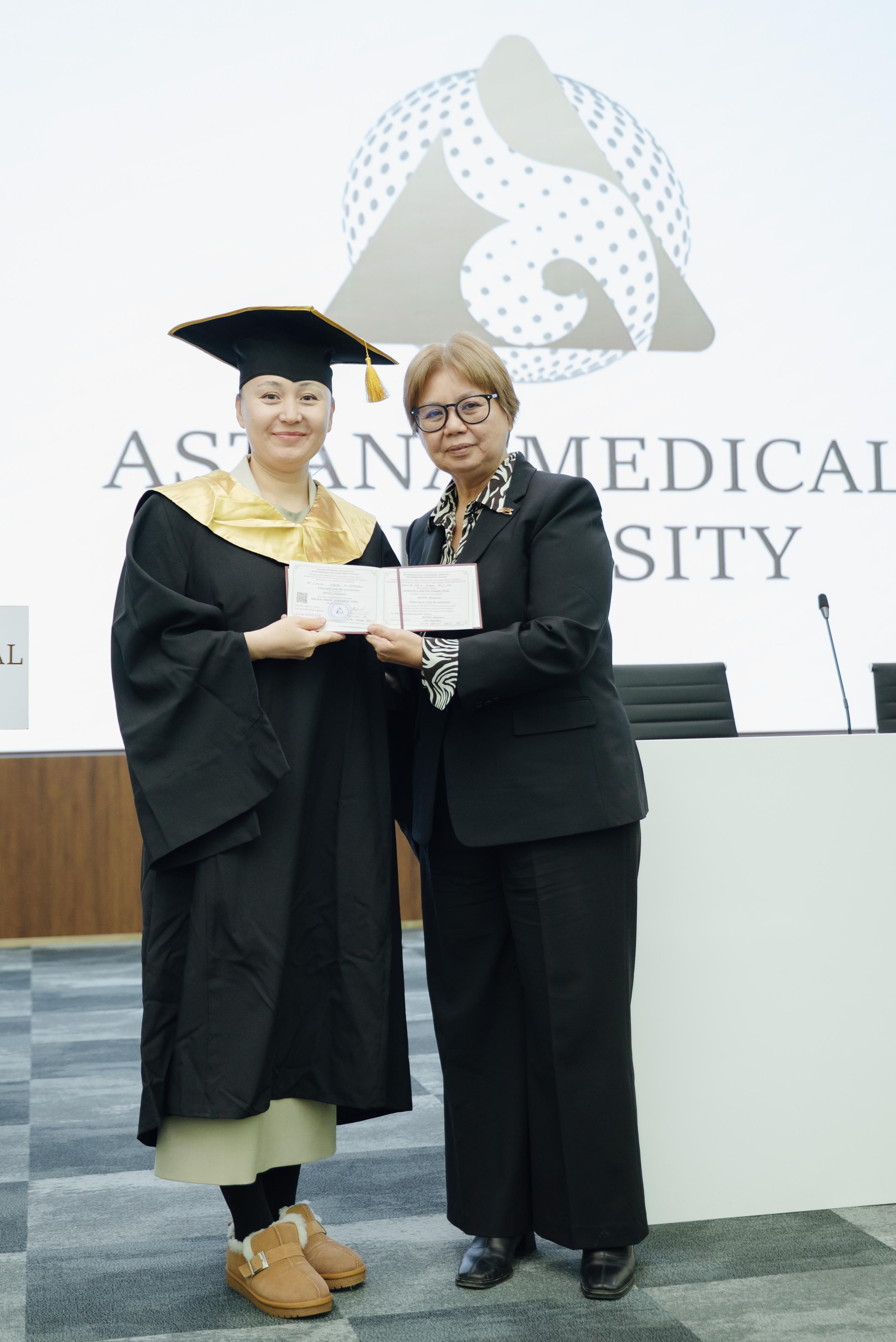 Ғылымға қосқан үлесі үшін профессор-оқытушылар құрамын медальмен марапаттау және PhD докторантура түлектеріне диплом тапсырудың салтанатты рәсімі